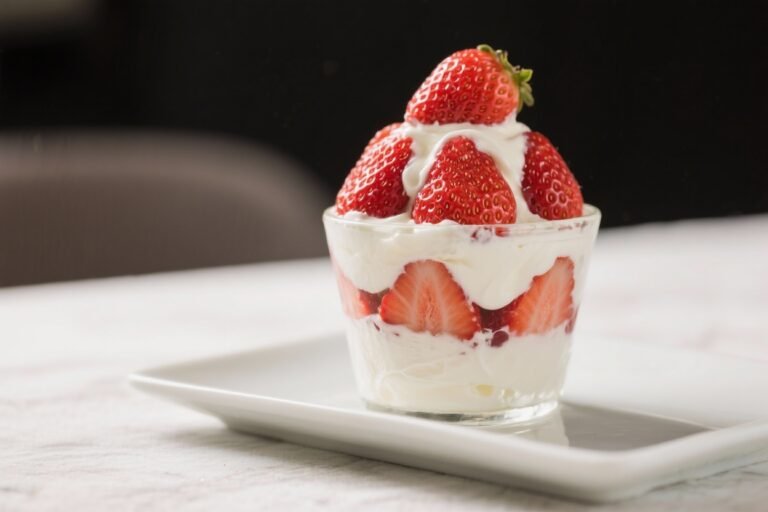 Strawberry Yogurt Parfait – A Bright, Fresh, Anytime Treat