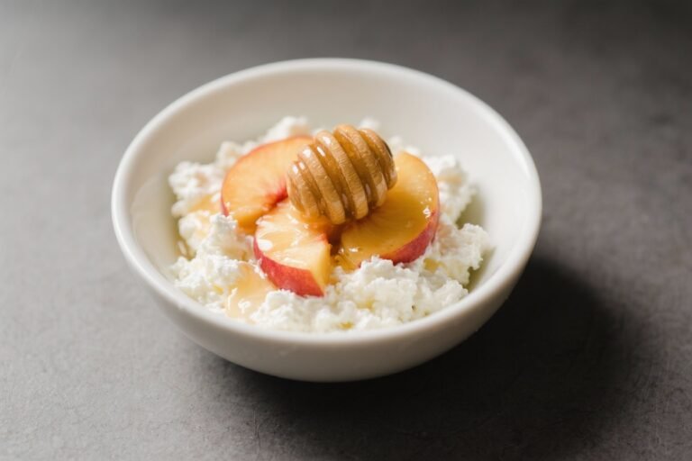 Cottage Cheese Bowl – Peaches & Honey