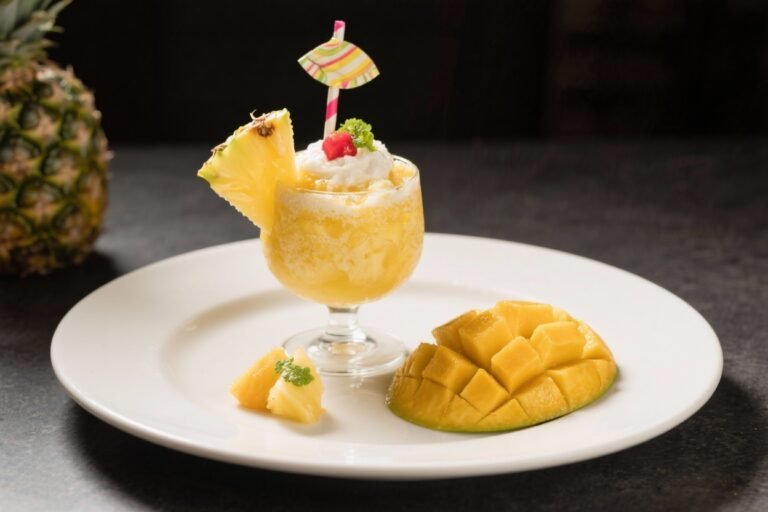 Mango Pineapple Paradise – A Bright, Tropical Smoothie